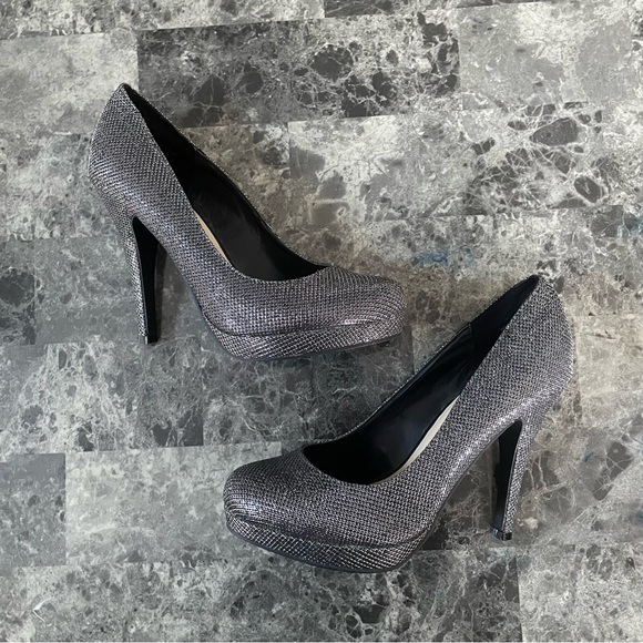 le chateau Shoes - Le Chateau Elegant Silver Women's Heels
